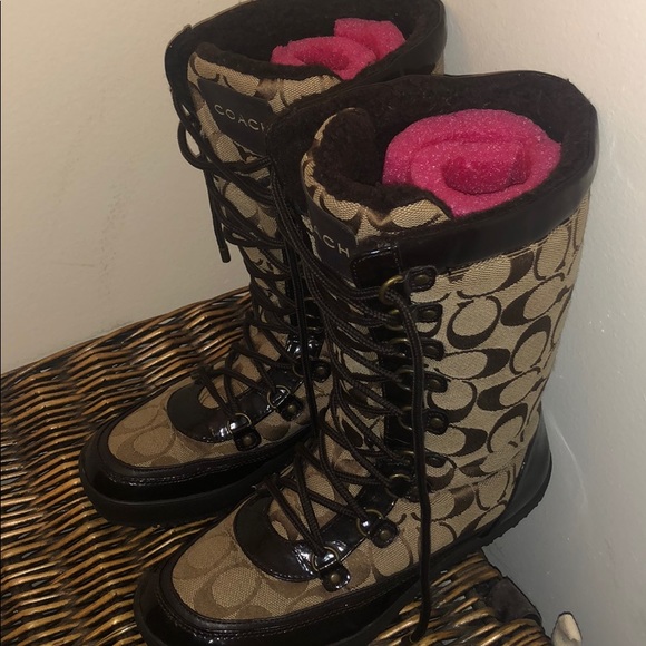 Classic design Coach winter/Snow boots super warm! - Picture 2 of 2